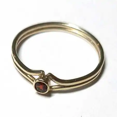 14 kt zlatý prsten s almandínem