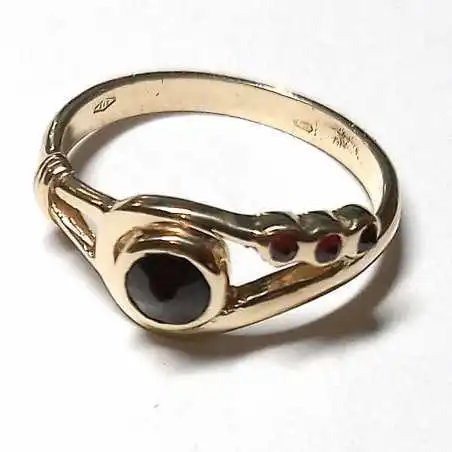 14 kt zlatý prsten s českými granáty