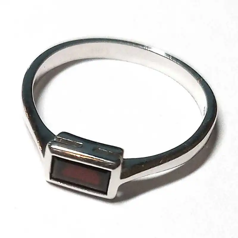 14 kt zlatý prsten s almandínem