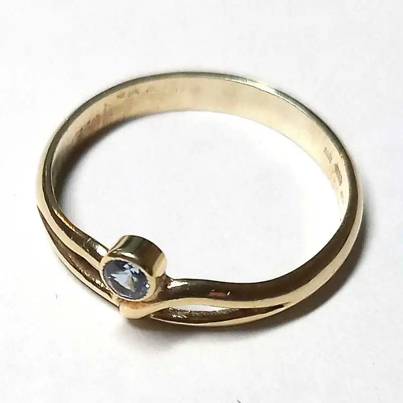 14 kt zlatý prsten se spinelem