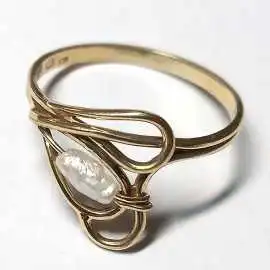 14 kt zlatý prsten s perlou