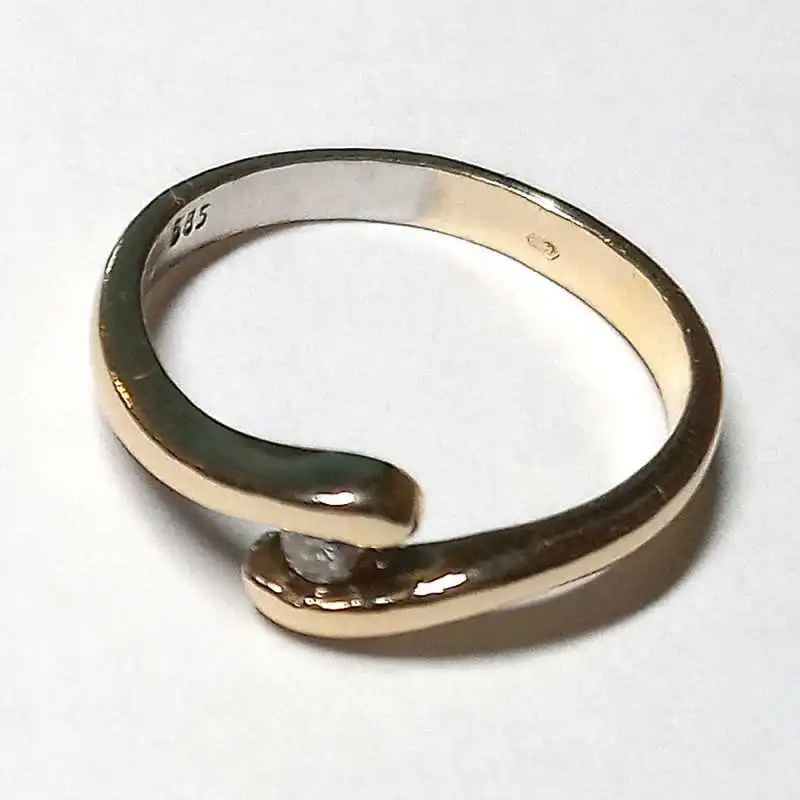 14 kt zlatý prsten s briliantem 0.07 kt