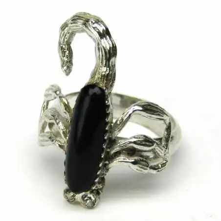 Stříbrný prsten s onyxem