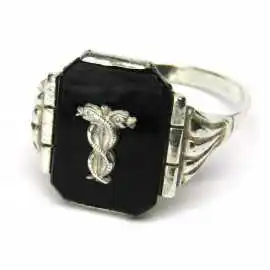 Stříbrný prsten s onyxem