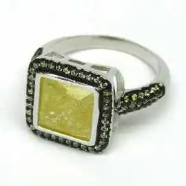 Stříbrný prsten se zirkony