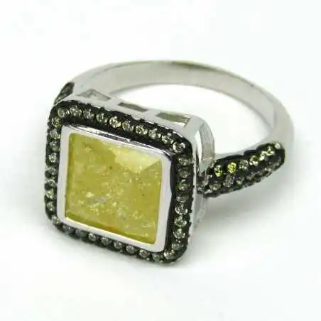 Stříbrný prsten se zirkony