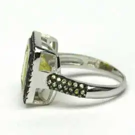 Stříbrný prsten se zirkony