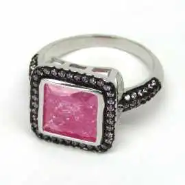 Stříbrný prsten se zirkony