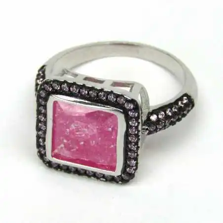 Stříbrný prsten se zirkony