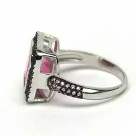 Stříbrný prsten se zirkony