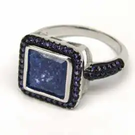 Stříbrný prsten se zirkony