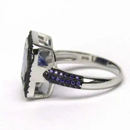 Stříbrný prsten se zirkony