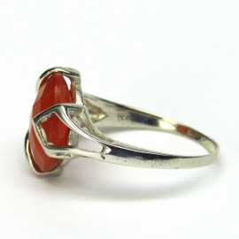 Stříbrný prsten s karneolem