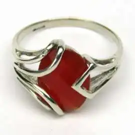 Stříbrný prsten s karneolem