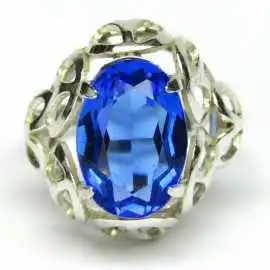 Stříbrný prsten se spinelem