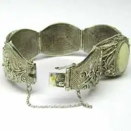 Stříbrný náramek vykládaný slonovinou