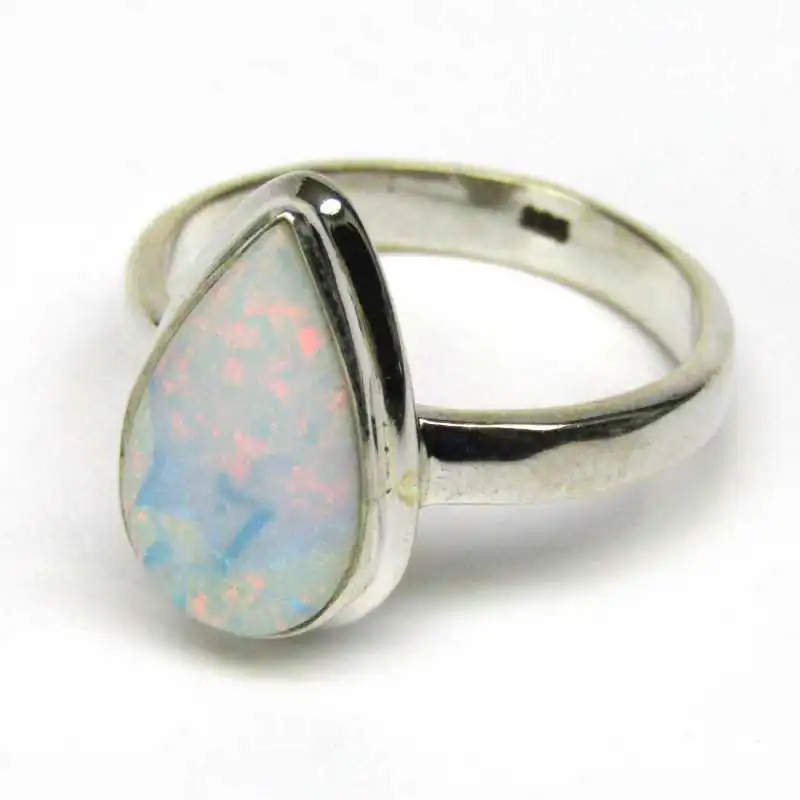 Stříbrný prsten s opálem