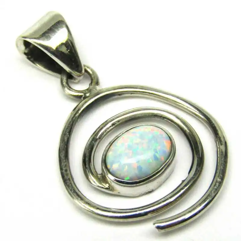 Stříbrný přívěsek s opálem
