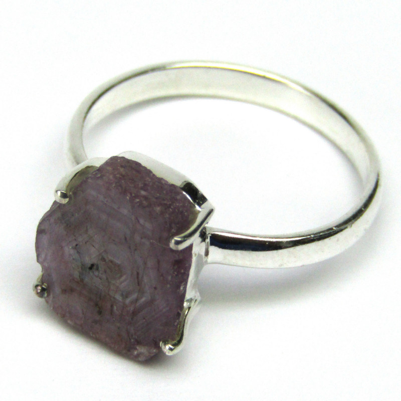 Stříbrný prsten rubíny ve stalaktitu