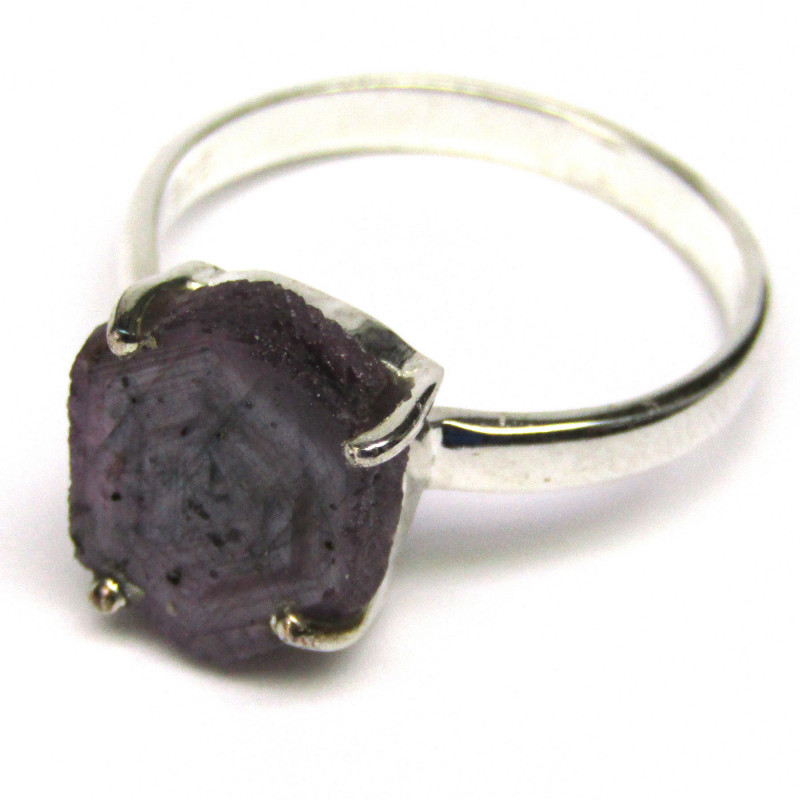 Stříbrný prsten rubíny ve stalaktitu