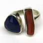 Stříbrný prsten s korálem a lapis lazuli