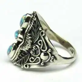 Stříbrný prsten s opálem