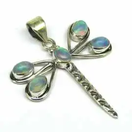 Stříbrný přívěsek s opálem