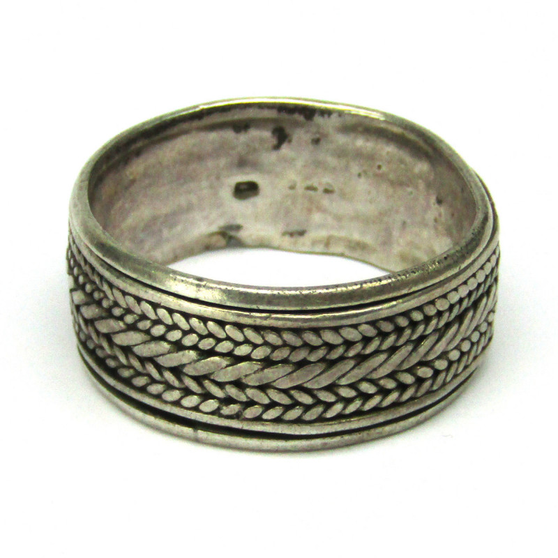 Stříbrný prsten s točícím se středem