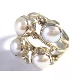 Stříbrný prsten s mořskými perlami