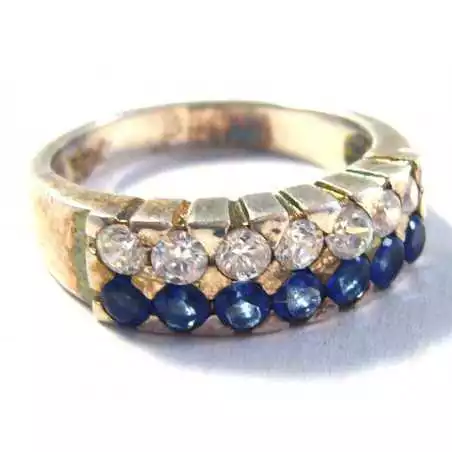 Stříbrný prsten se zirkony