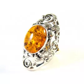 Stříbrný prsten s jantarem