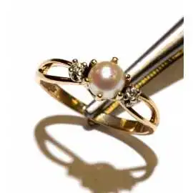 14 kt zlatý prsten s perlou a brilianty