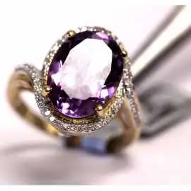 14 kt zlatý prsten s ametystem a brilianty s certifikátem IGI