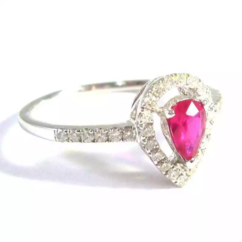 18 kt zlatý prsten s brilianty a rubínem