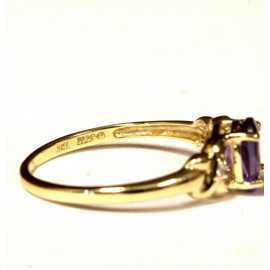 Zlatý prsten s ametystem a brilianty