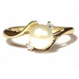 Prsten s perlou a brilianty s obsahem zlata