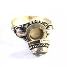 Stříbrný jedový prsten s topazem