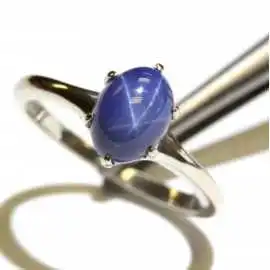 14 kt zlatý prsten s hvězdným safírem