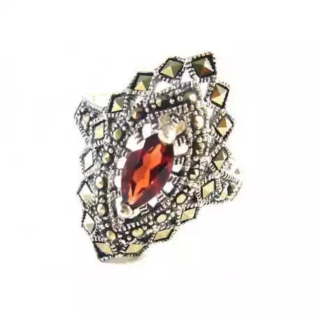 Stříbrný prsten s granátem a markazity