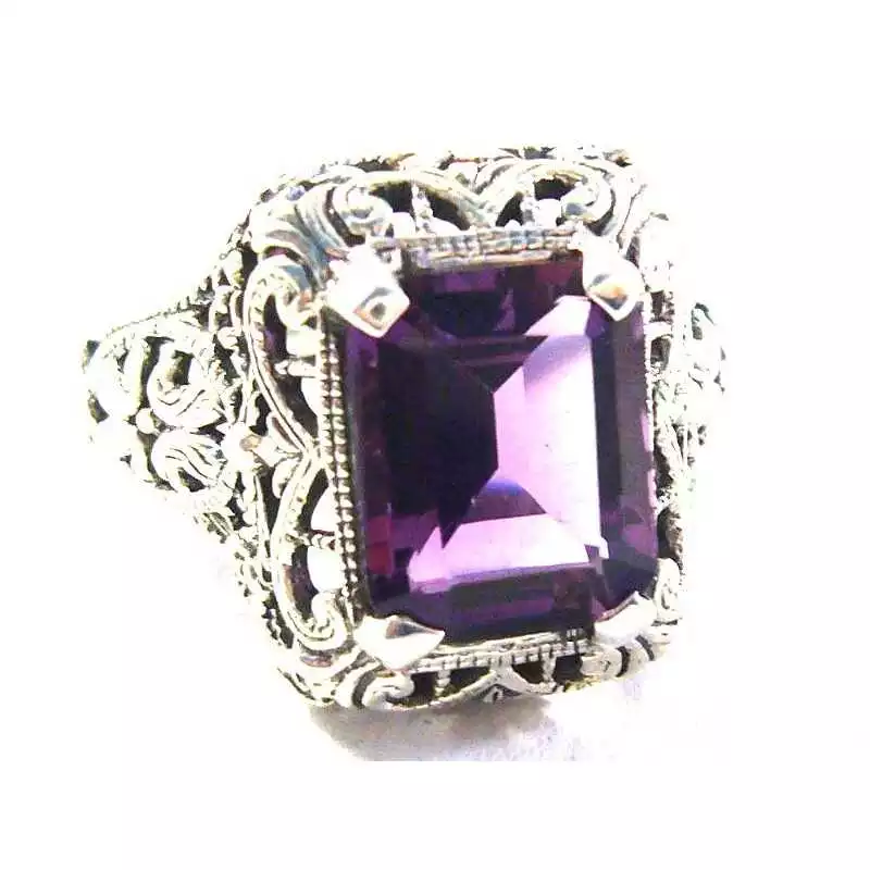 Stříbrný prsten s ametystem