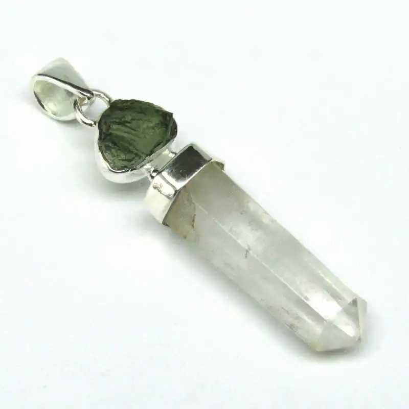 Stříbrný přívěšek s křišťálem