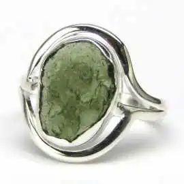 Stříbrný prsten s vltavínem