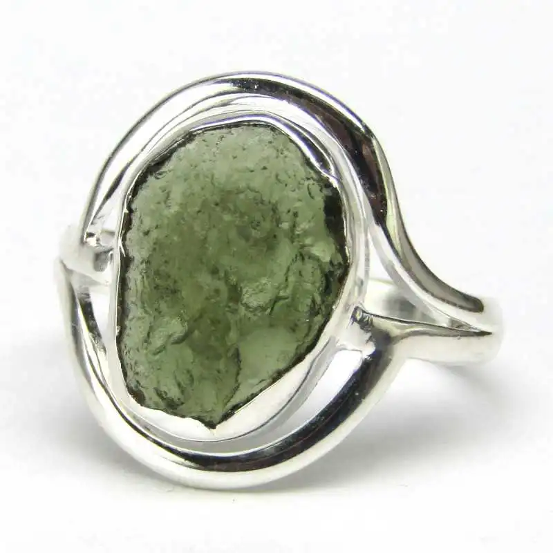 Stříbrný prsten s vltavínem