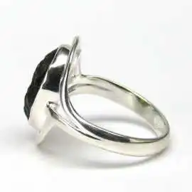 Stříbrný prsten s vltavínem