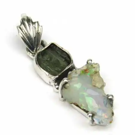 Stříbrný přívěsek s opálem