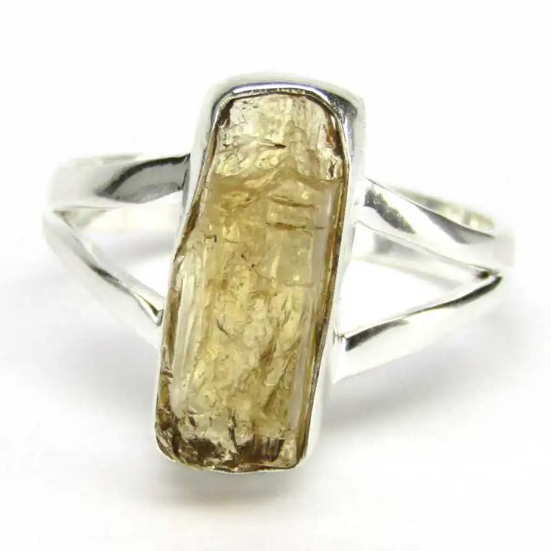 Stříbrný prsten se zlatým topazem