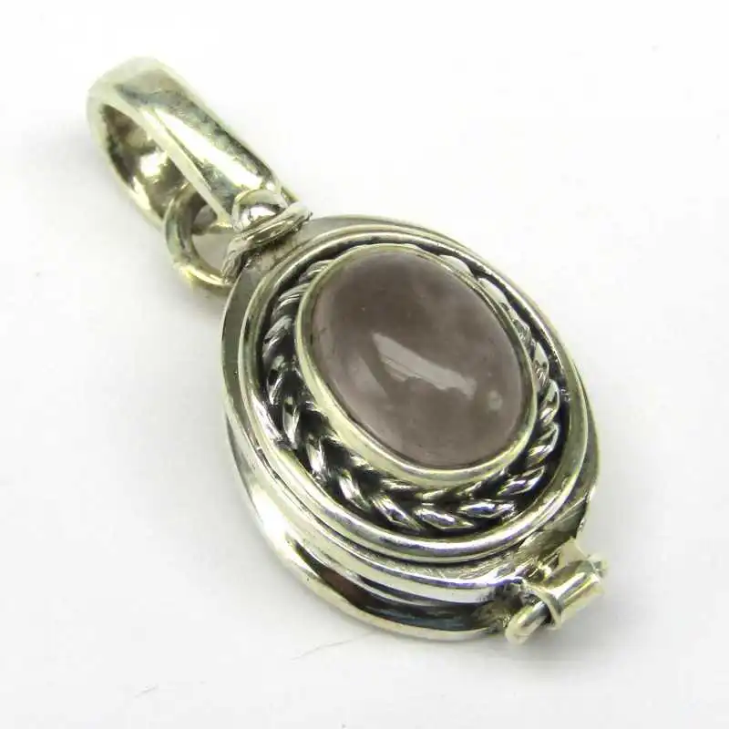 Stříbrný jedový přívěšek s růženínem