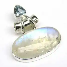 Stříbrný přívěsek s mesíčním kamenem