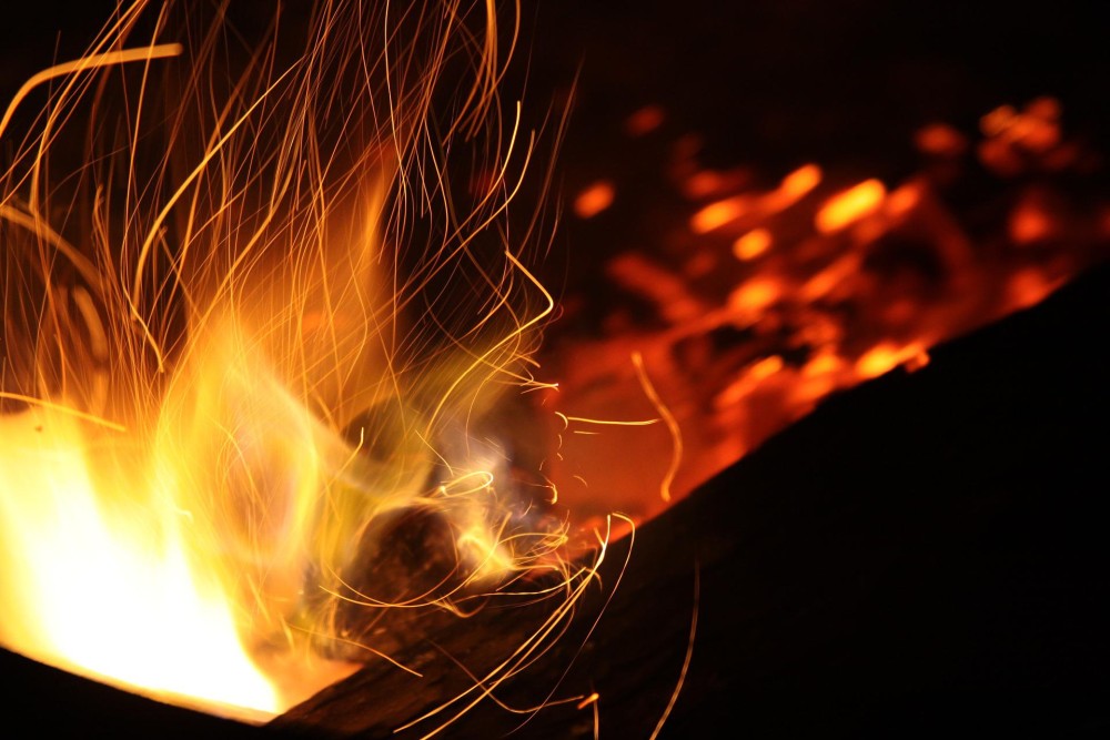 Energie uvolněná ohněm pomocí procesu oxidace.