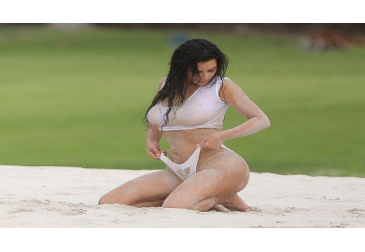 Kim Kardashian sleduje na Instagramu 339 miliónu lidí